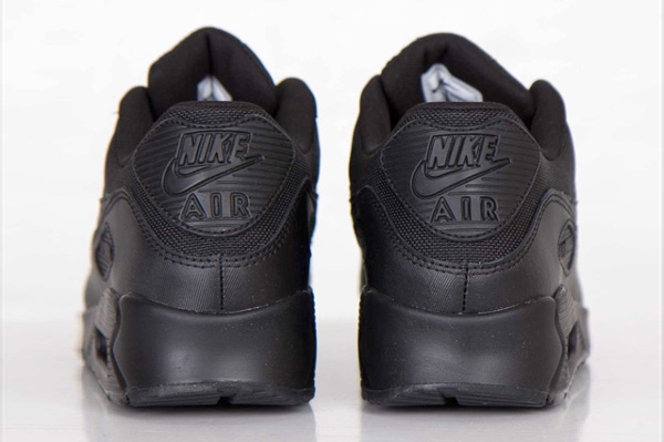 air max 90 essential triple black