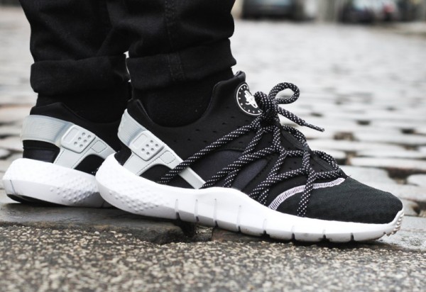 Nike air huarache nm black white hot sale