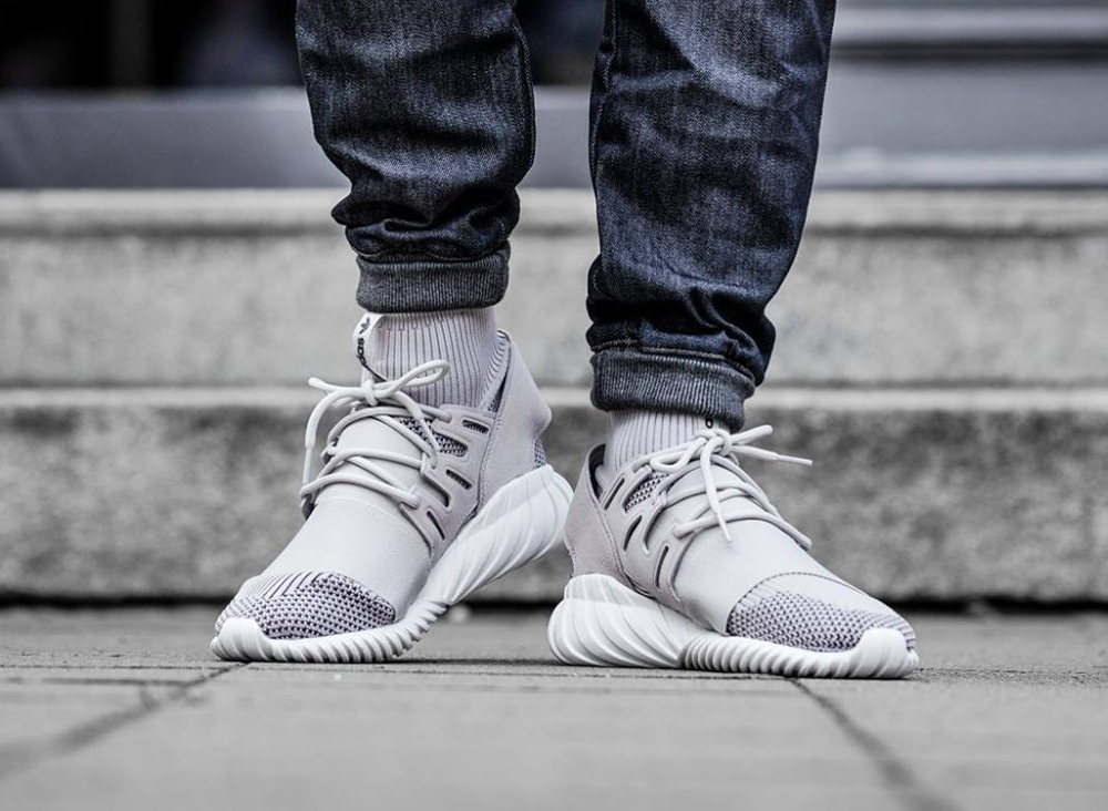 Tube doom 'primeknit' cblack / cblack / vinwht Tubular Adidas