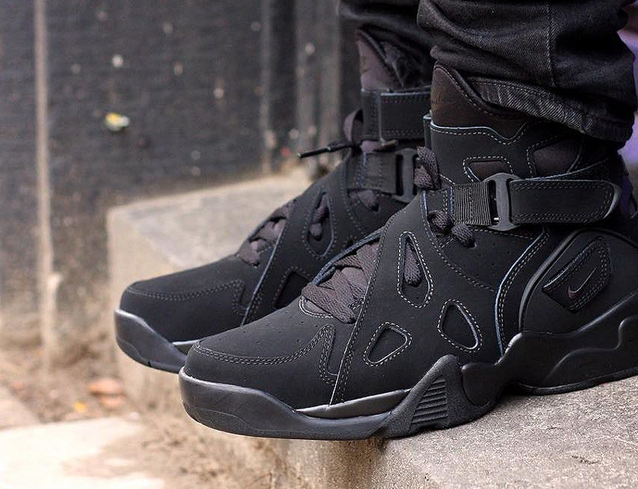 nike air unlimited triple black