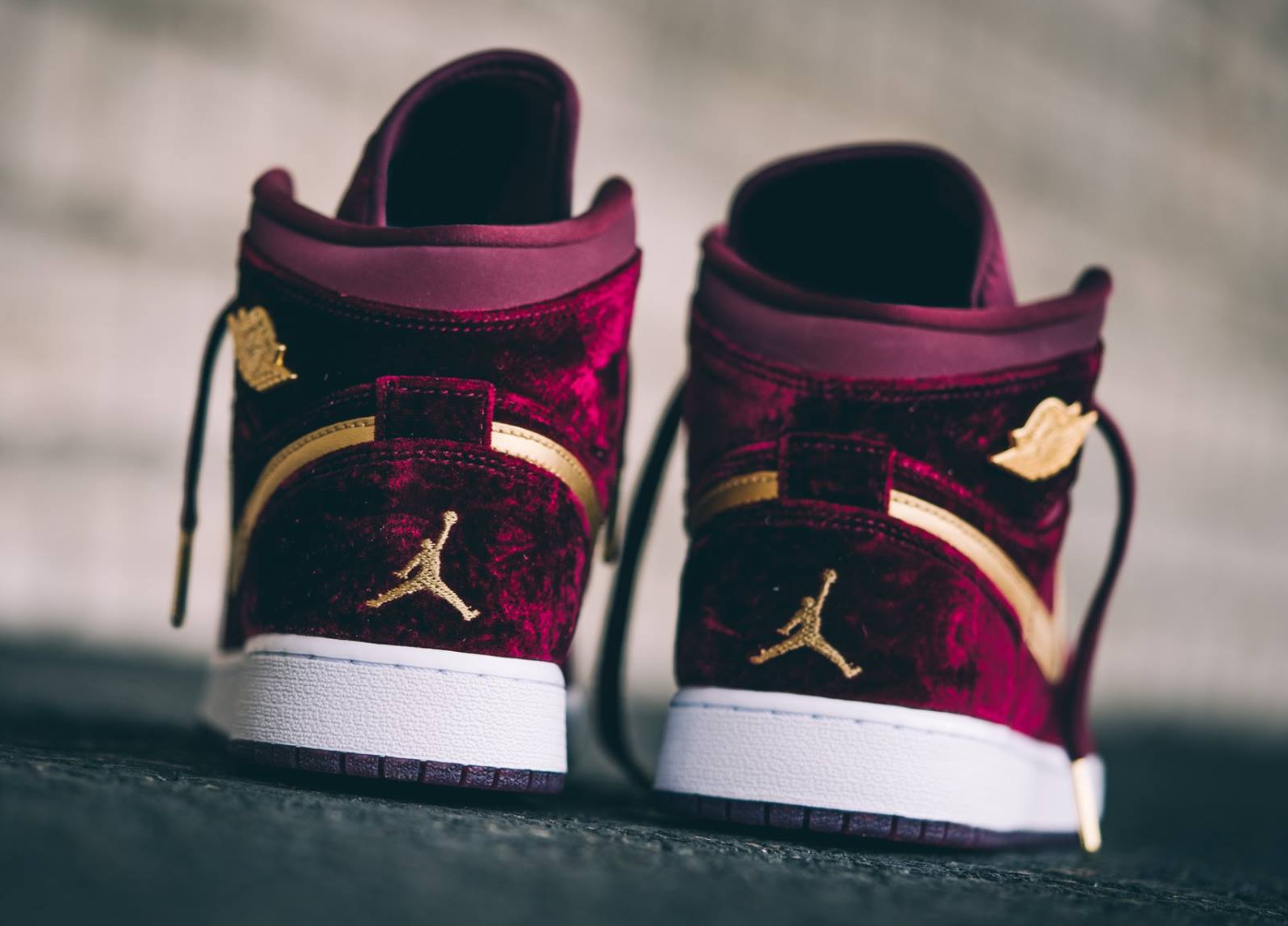 air jordan 1 retro high maroon
