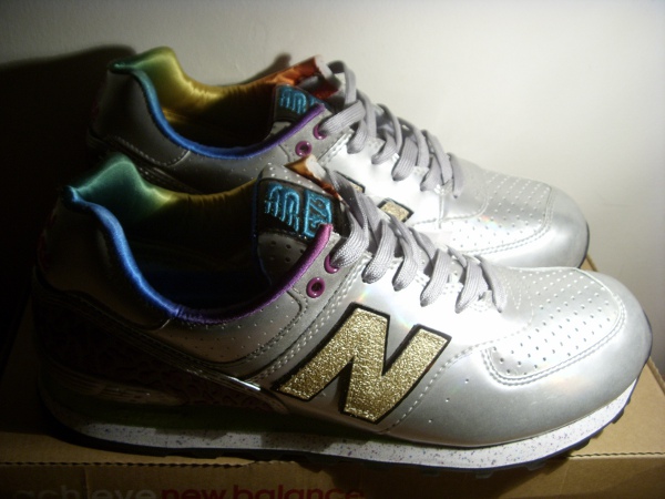 new-balance-576-atmos-hologram-6