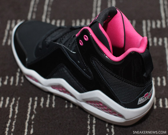 nike grey coral flex black pink color