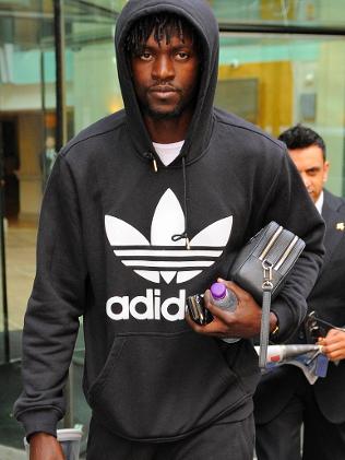 Emmanuel Adebayor en sweat capuche Adidas