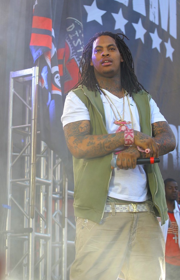 Waka Flocka en hoodie Marc by Marc Jacobs 