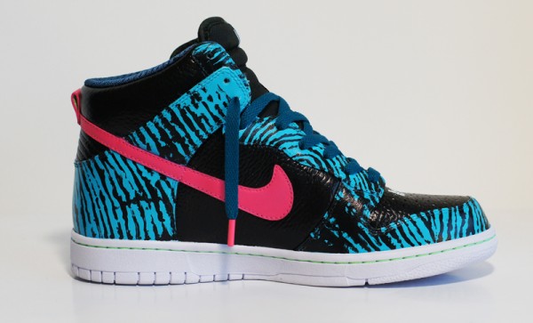 Sneakers customisées - Nike Dunk High IaMmE America’s Best Dance Crew par Diversities