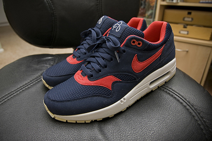 Nike Air Max 1 Omega Obsidian / Sport Red Gold White