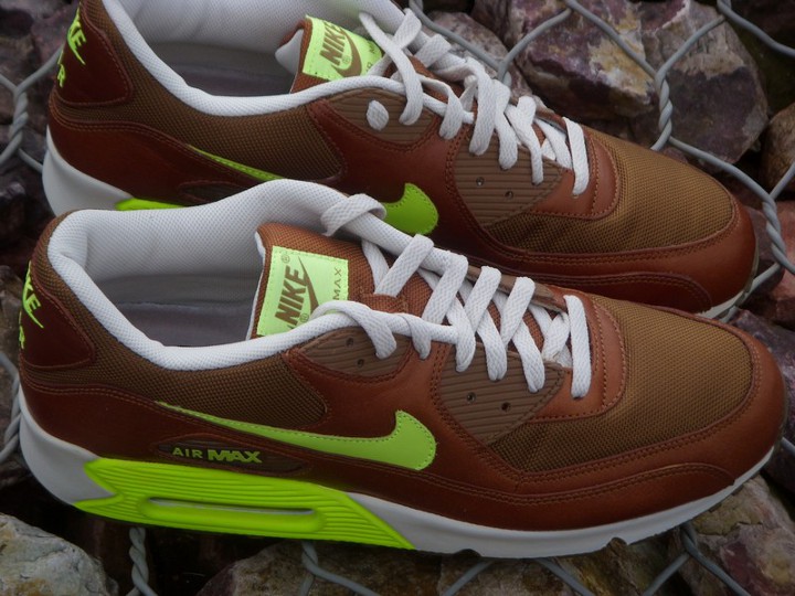 Nike Air Max 90 Umber / Volt Birch