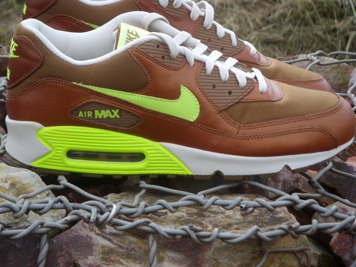 Nike Air Max 90 Umber / Volt Birch