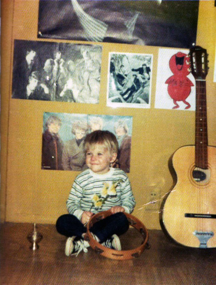 Kurt Cobain à 2 ans en Converse ???