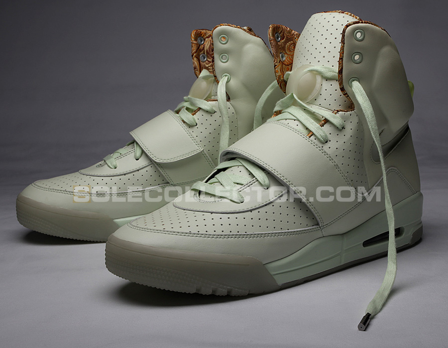 All Glow In The Dark Nike Air Yeezy Tiffany Bears