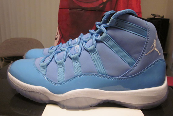 University blue hotsell jordan 11