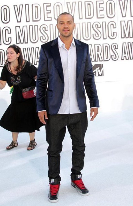 Jesse Williams en Nike Blazer High