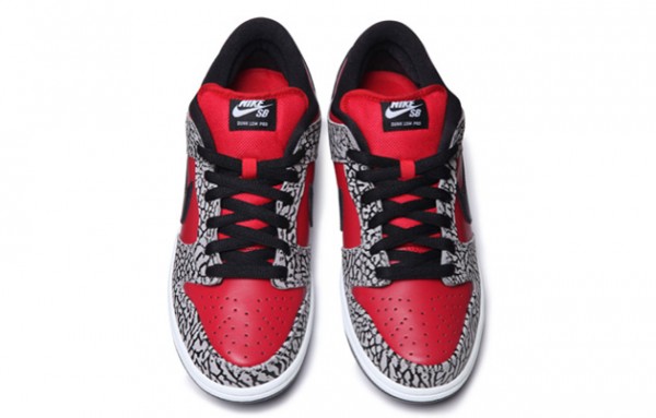 Nike Retro Dunk Low SB x Supreme "Red Cement"