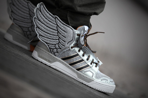 Jeremy Scott - Adidas Original gris avec des ailes