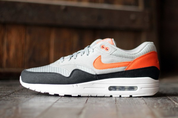 Nike Air Max 1 Social Status 