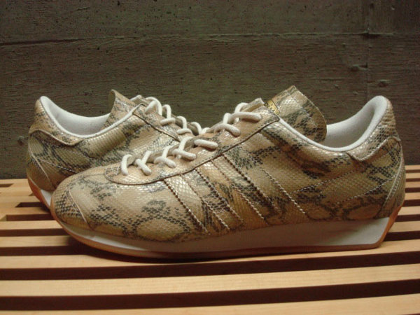 Adidas Country