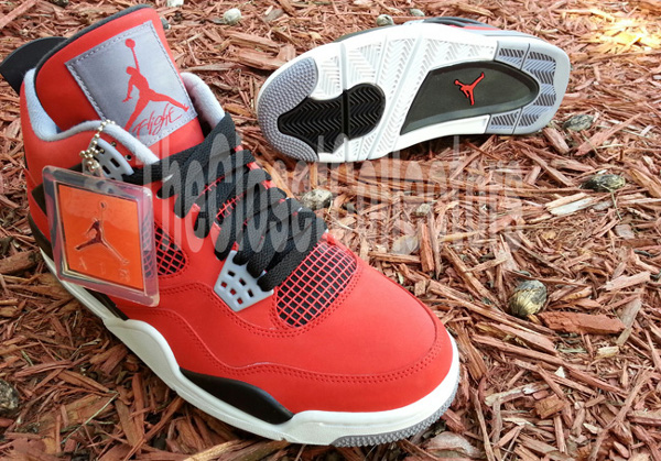 Air Jordan 4 Toro Bravo