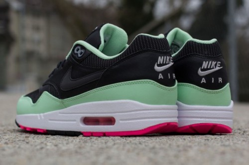 air max 1 fb yeezy