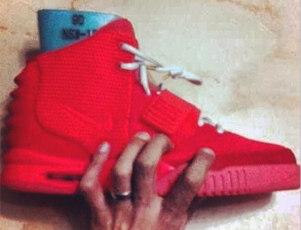 La Nike Air Yeezy 2 rouge : un poison d'avril ?