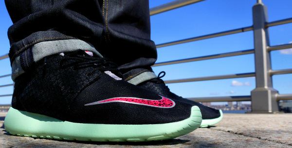 Roshe Run FB Black Solar/Red