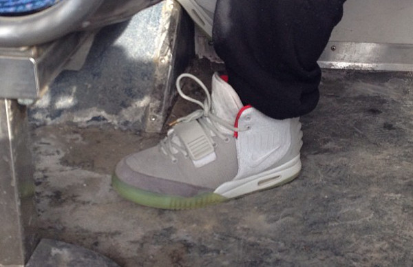 Nike Air Yeezy 1 2 10 photos de fakes !