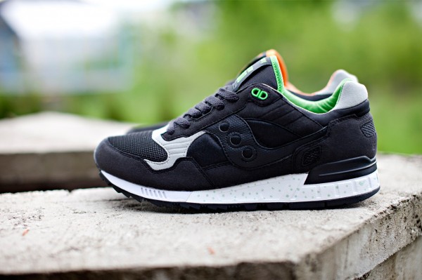 solebox-x-saucony-shadow-5000-green-lucanid