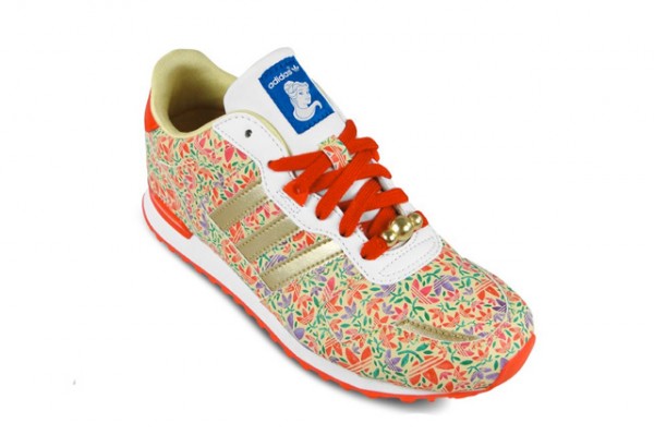 DISNEY-ADIDAS-ZX700-BELLE-3