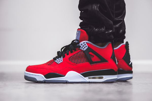 air jordan 4 toro bravo