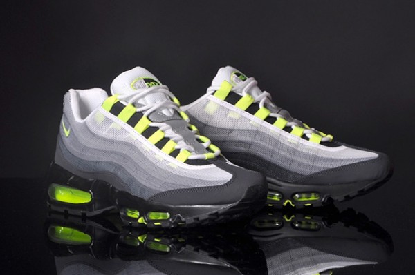 NIKE-AIR-MAX-95-PREMIUM-TAPE-QS-NEON-1