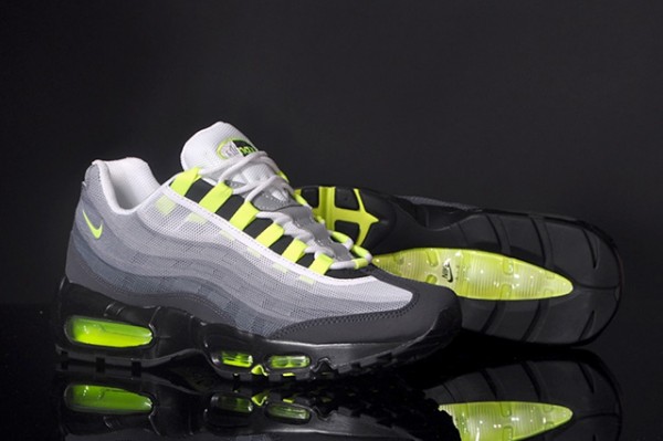 NIKE-AIR-MAX-95-PREMIUM-TAPE-QS-NEON-3