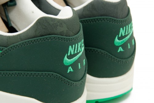 air max command vert