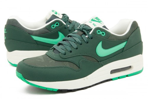 air max command vert