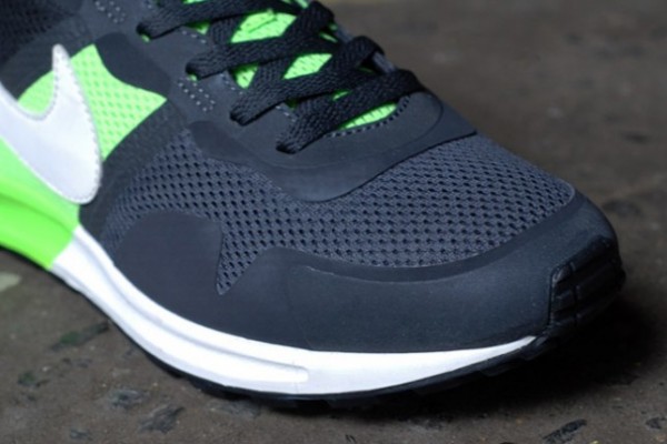 nike-air-pegasus-black-flash-lime-3