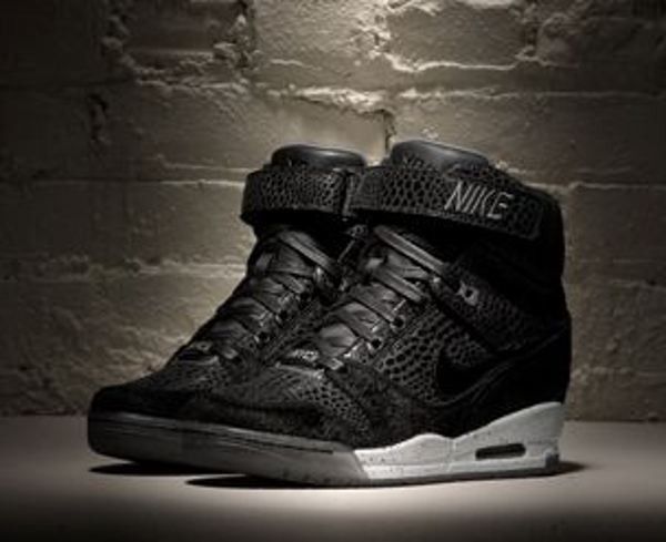 Nike Air Revolution Sky High City