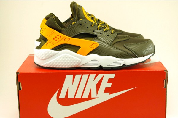 NIKE-AIR-HUARACHE-LASER-ORANGE-ZEBRA-1