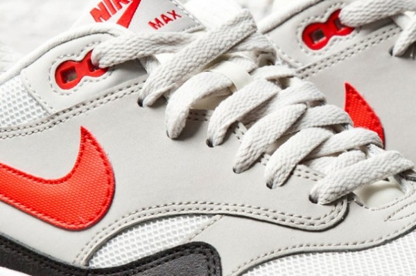 NIKE-AIR-MAX-1-ESSENTIAL-LIGHT-BONE-CHALLENGE-RED-1