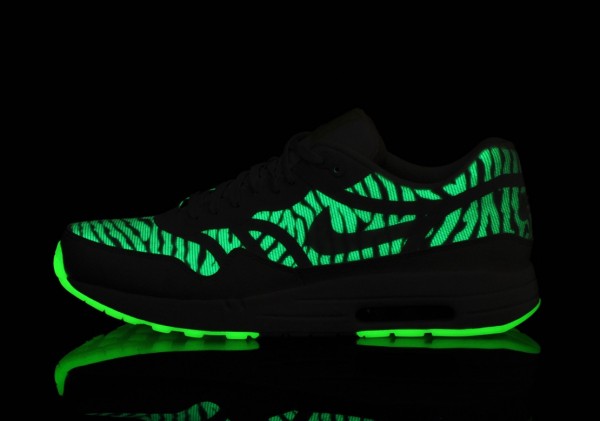 nike-air-max-1-cmft-tape-glow-in-the-dark-2