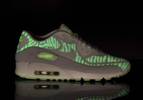 nike-air-max-90-cmft-tape-glow-in-the-dark-3