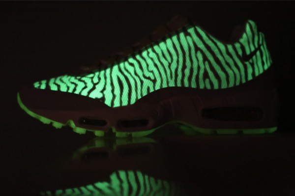 nike-air-max-95-tape-glow-in-the-dark-4