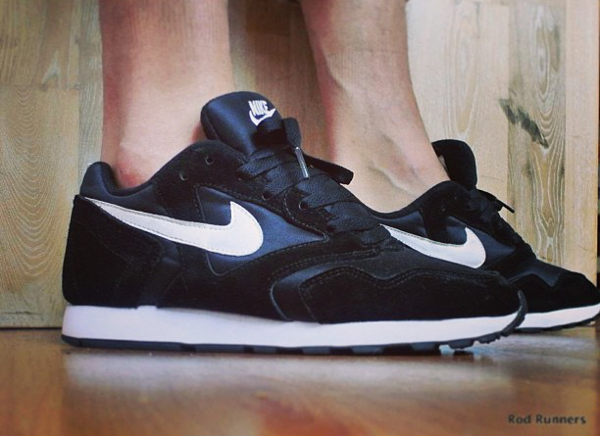 nike decade black and white