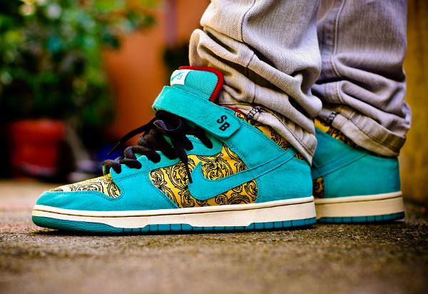 peacock dunk mid