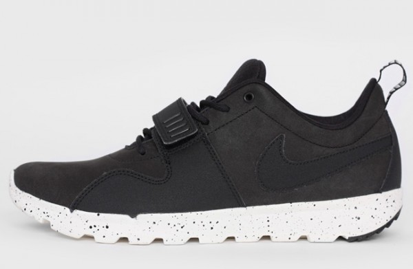 nike-sb-trainerendor-acg-black-white-2