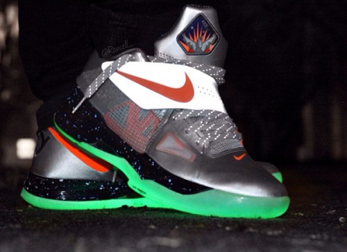 kd glow in the dark shoes