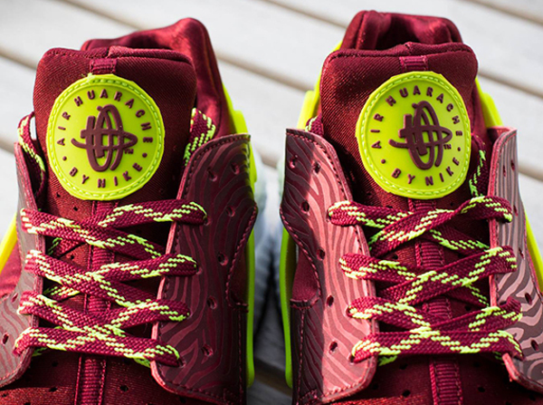 Nike Air Huarache – Team Red – Volt