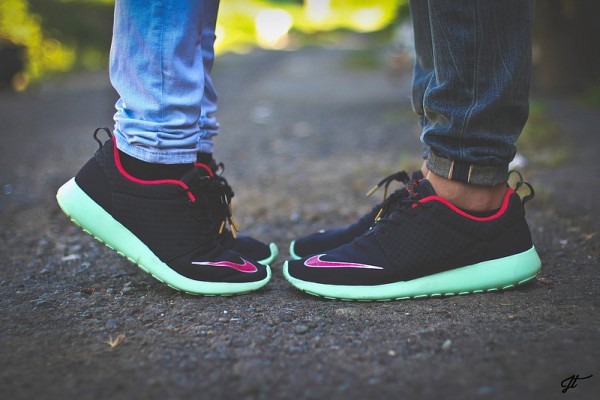 nike-roshe-run-fb