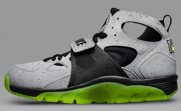 nike-air-trainer-huarache-cement