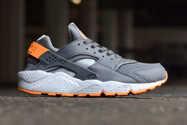 Nike Air Huarache Grey Atmic Mango (2)