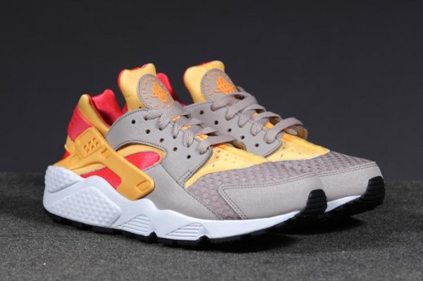 Nike Air Huarache Light Brown Atomic Mango-3