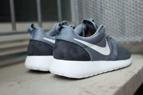 nike roshe run gris